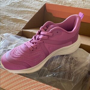 Brand New in Box FABLETICS electric orchid performance sneaker size 7.5